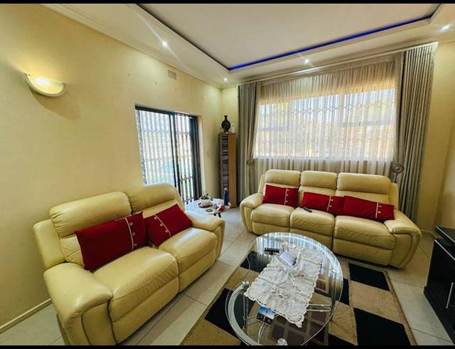 3 BEDROOM HOUSE FOR SALE IN LAMBTON